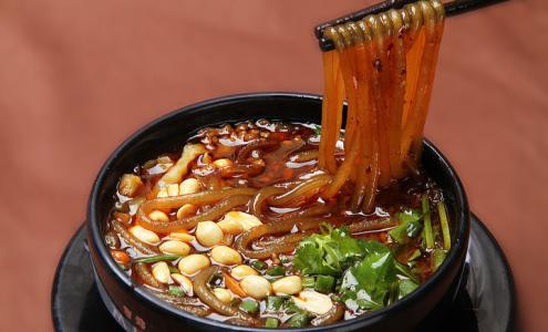 小吃店怎么打開市場呢？四川小吃培訓(xùn)學(xué)校提議