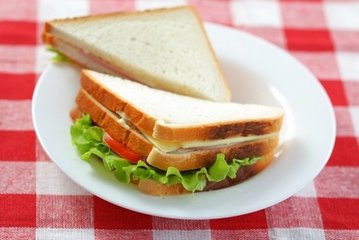 自制三明治，做法簡單的營養(yǎng)早餐，早上你想來一份嗎