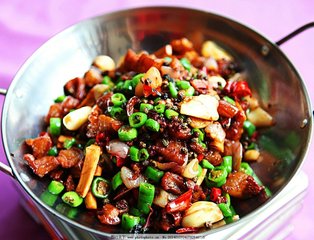 辣子雞最正宗的做法，外酥里嫩，麻辣爽口超過癮