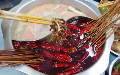 四川甘孜串串香技術(shù)培訓(xùn)學(xué)校多少錢？
