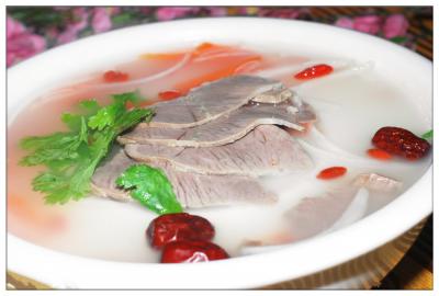 成都羊肉湯技術(shù)培訓(xùn)學(xué)校哪里好？鍋底勾兌方法和調(diào)味技巧