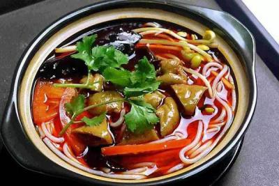 成都餐飲培訓(xùn)學(xué)校，哪里有砂鍋米線技術(shù)培訓(xùn)？