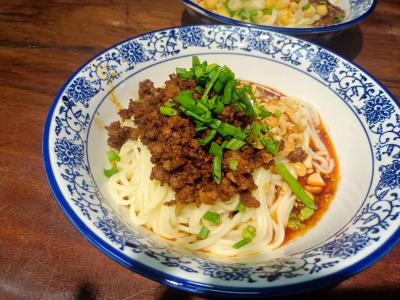 四川擔(dān)擔(dān)面食培訓(xùn)學(xué)校哪家比較好？學(xué)習(xí)正宗擔(dān)擔(dān)面食做法