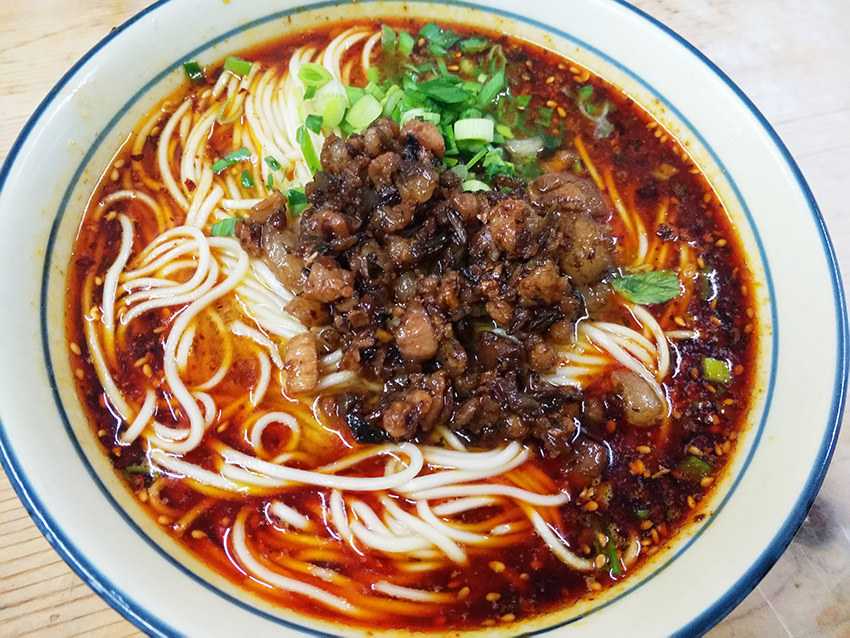 里好擺攤小吃培訓(xùn)班哪里好？培訓(xùn)小吃的學(xué)校
