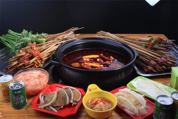 四川成都串串香培訓(xùn)班哪家好？串串香底料技術(shù)培訓(xùn)哪家好？